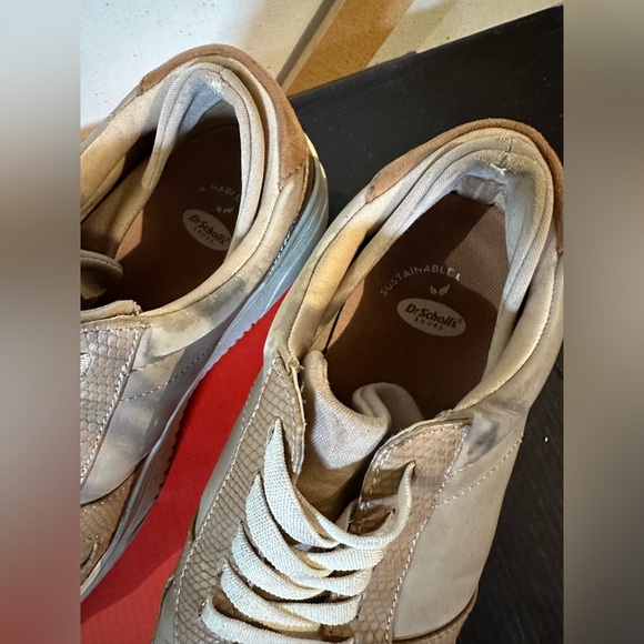 Dr. Scholl's Shoes Women's Essential Sneaker size 7.5 but fits more like 7. - Picture 2 of 3